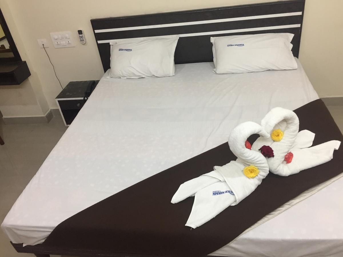 Hotel Nithin Krishna Tirupati Ngoại thất bức ảnh